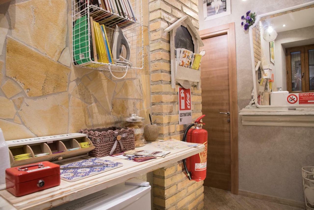 Mancini Shabby House Hotel Rome Exterior photo